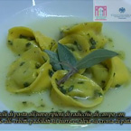 Tortelli di pasta all'uovo ripieni di radicchio di
