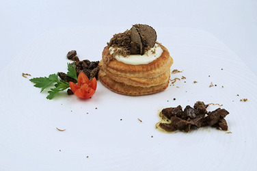Vol-au-vent con fonduta di “Monte Faldo” e tartufo Vol-au-vent con fonduta di “Monte Faldo” e tartufo