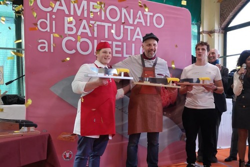 GIULIANO COSTA TIENE ALTA LA BANDIERA DELLE MACELL GIULIANO COSTA TIENE ALTA LA BANDIERA DELLE MACELL
