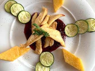 Filetto di trota iridea della Valle del Chiampo fritta su mostarda di ciliegie