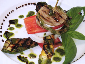 Mozzarella con verdure grigliate e sciroppo di aceto balsamico