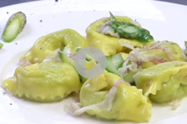 Tortelli con ripieno di Monte Veronese e asparagi freschi