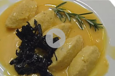 Quenelles di Carota Bianca su Vellutata di Zucca