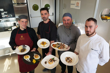 Foto di gruppo per alcuni degli chef dei ristoranti aderenti